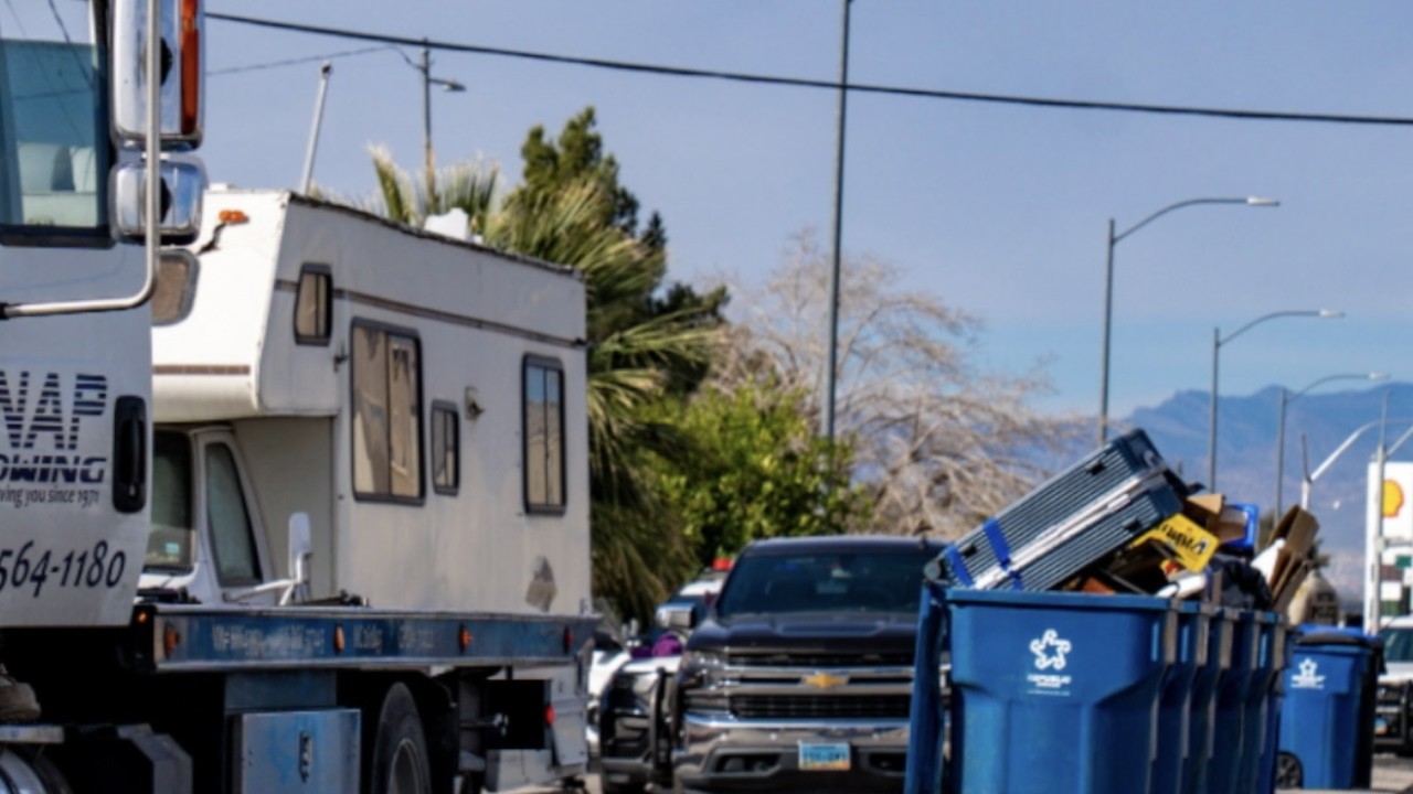Residents welcome cleanup of abandoned vehicles, camps in northeast Las Vegas
