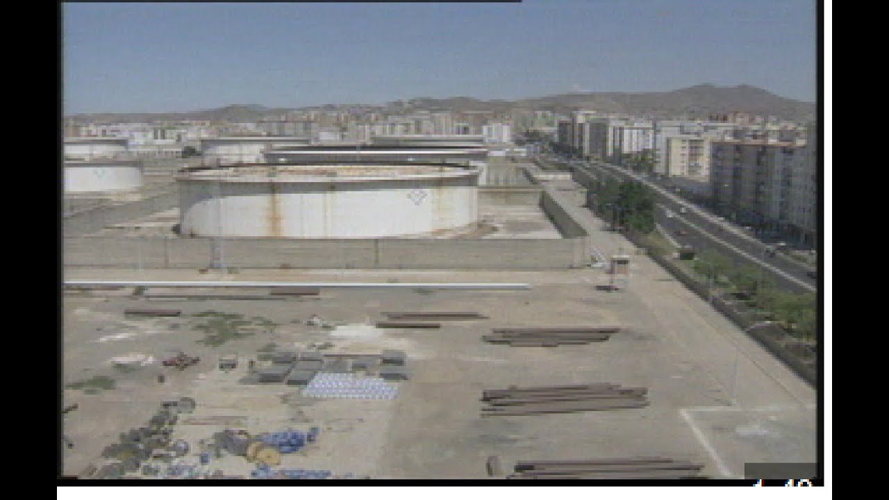 Desmantelan los depósitos de Repsol de Málaga (1991)