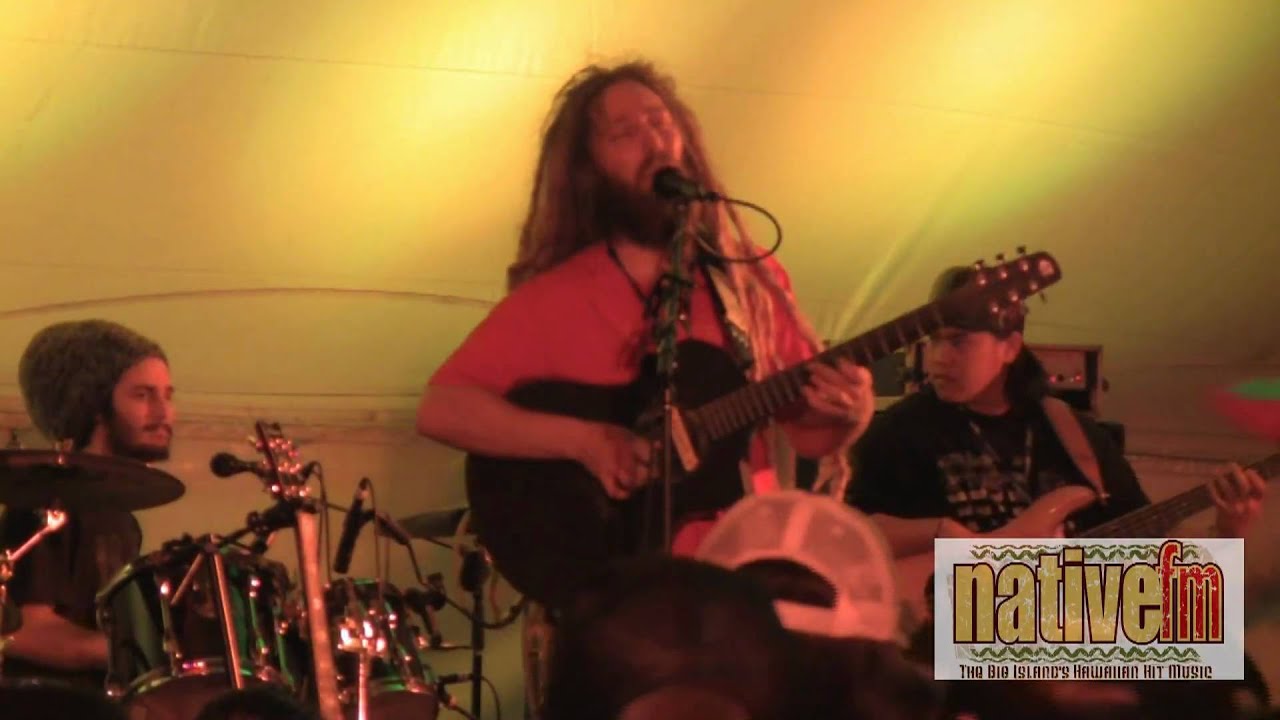 Mike Love performing "Permanent Holiday" at Lion In The Country