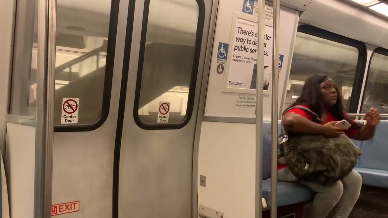 Wmata Metrorail 3000 Series red line, Gallery Place-Chinatown, to Farragut North Station.
