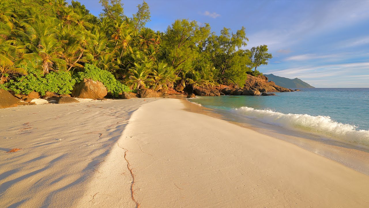 🏝 Beach and Crystal Turquoise Waters. Ocean 4K Ultra HD