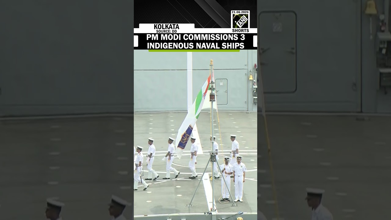 Премьер-министр Моди ввел в строй три корабля отечественной постройки: INS Agray, INS Dunagiri и ...