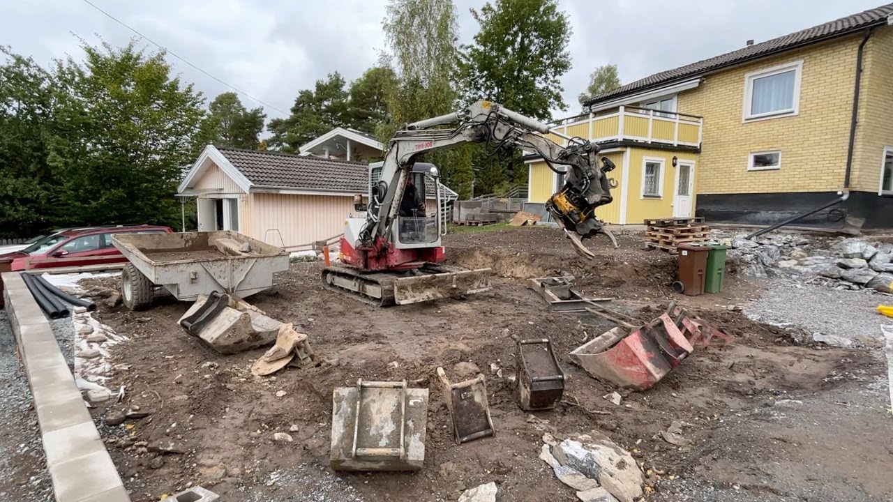 Köp Grävmaskin Take-Job TB153 FR med vagn & redskap på Klaravik