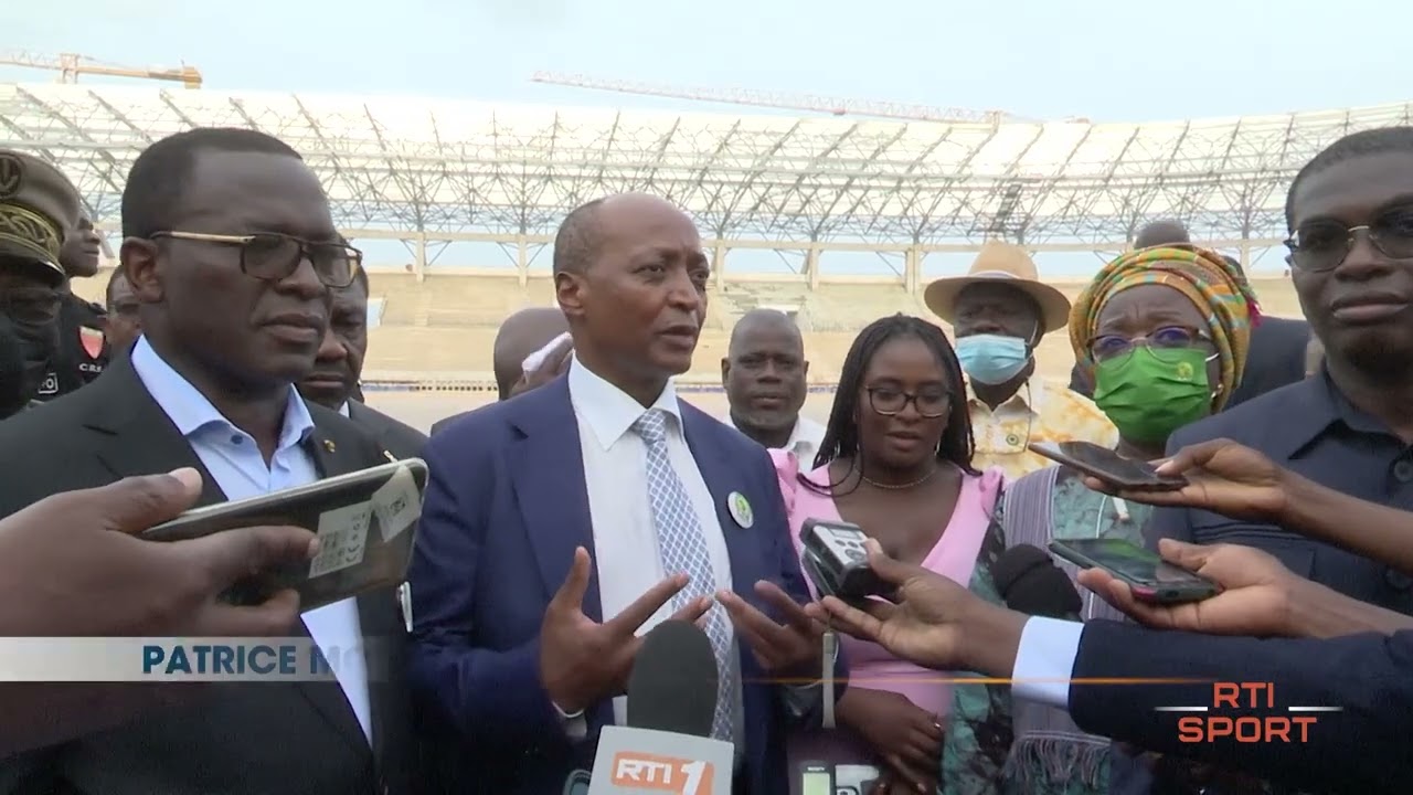 CAN 2023 : En visite de travail &agrave; Abidjan, Patrice Motsepe, visite le chantier du stade de San Pedro