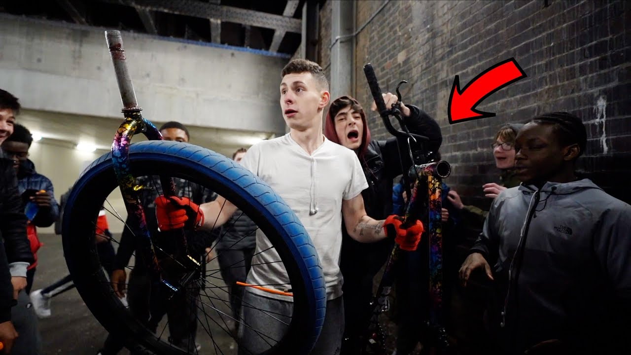 'SWERVE SUNDAY 3' HE SNAPPED HIS BIKE!