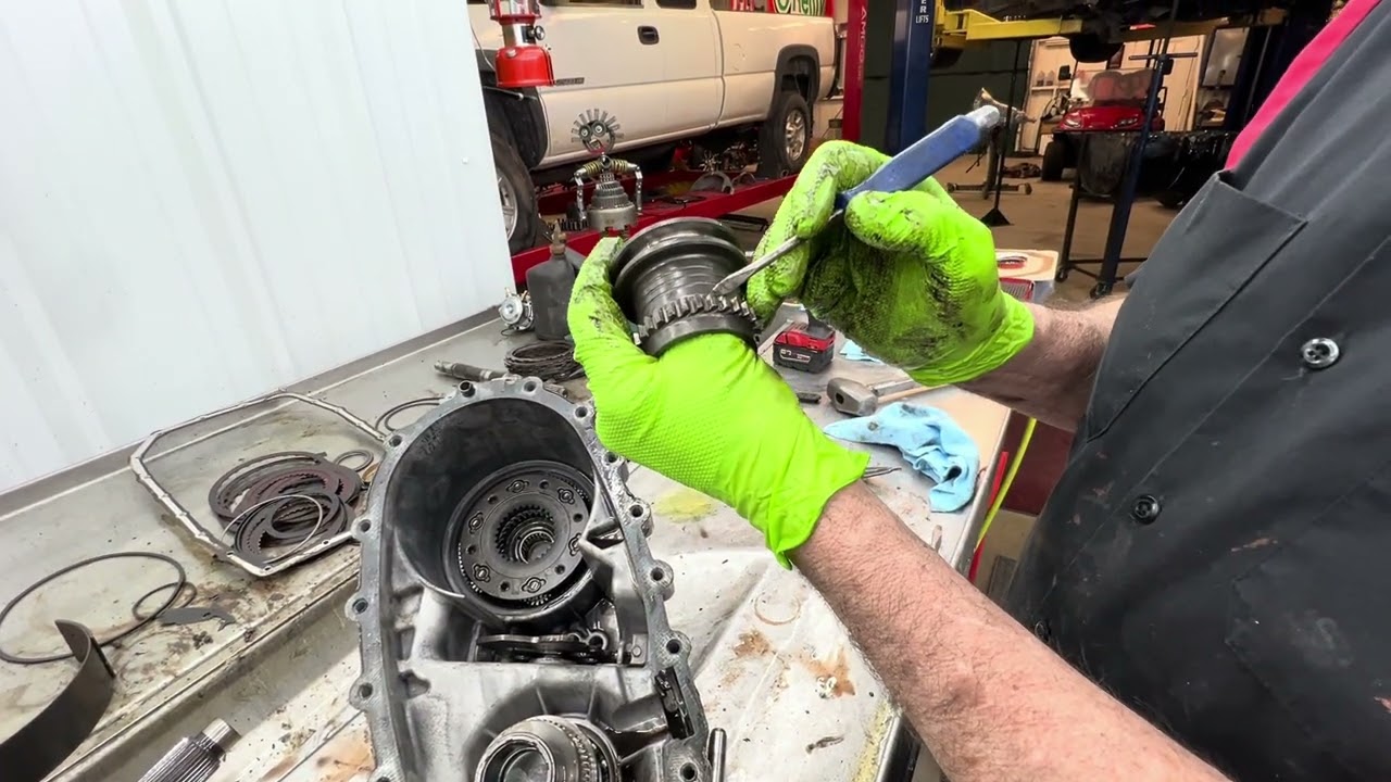06 Chevy Silverado 2500HD - 6.0L / 4wd.  261HD Transfer Case. Oh boy. Just keep's getting worse.