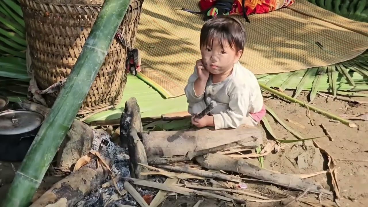 Timelapse The life of a single mother and her young daughter two years prior.Lạ and Bống