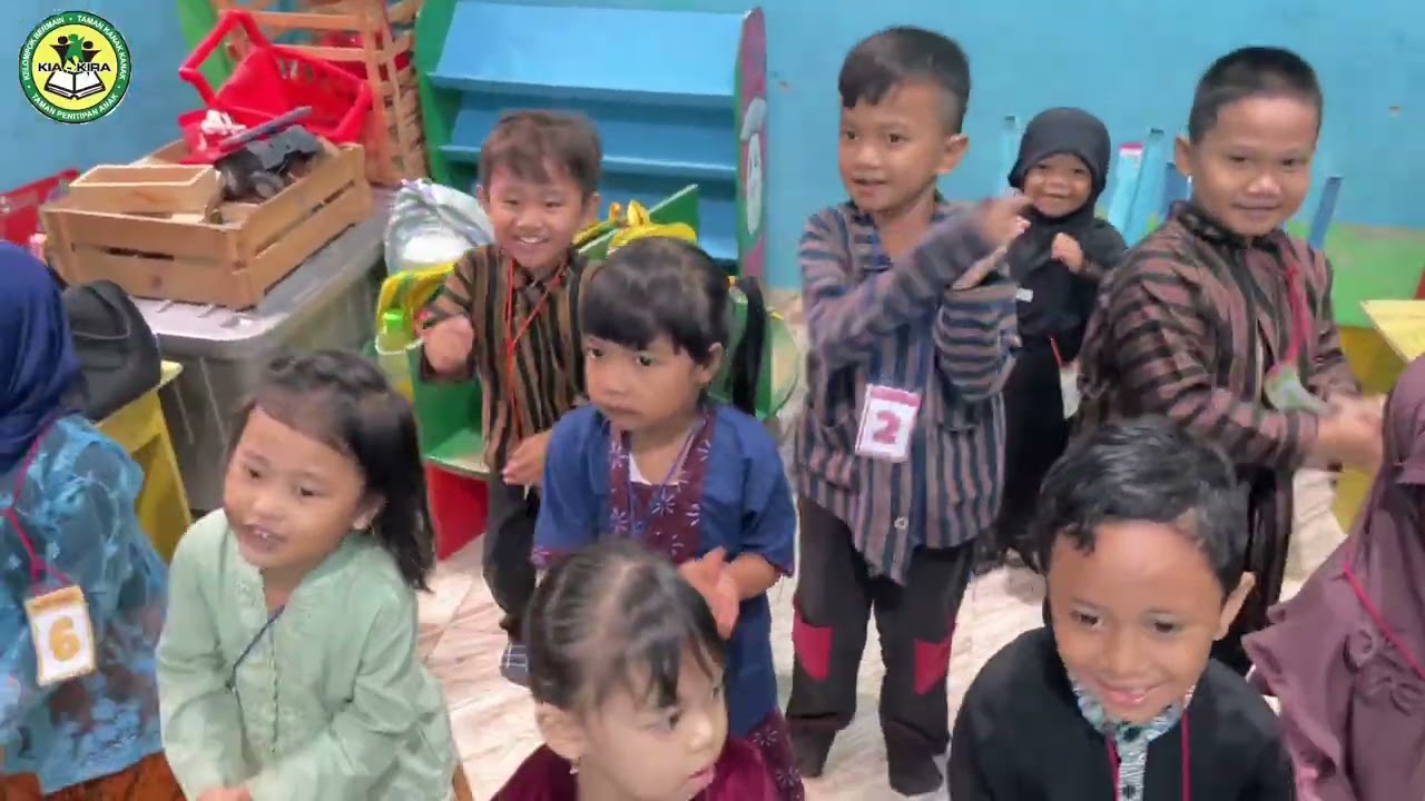Showing Film bersama Yakult