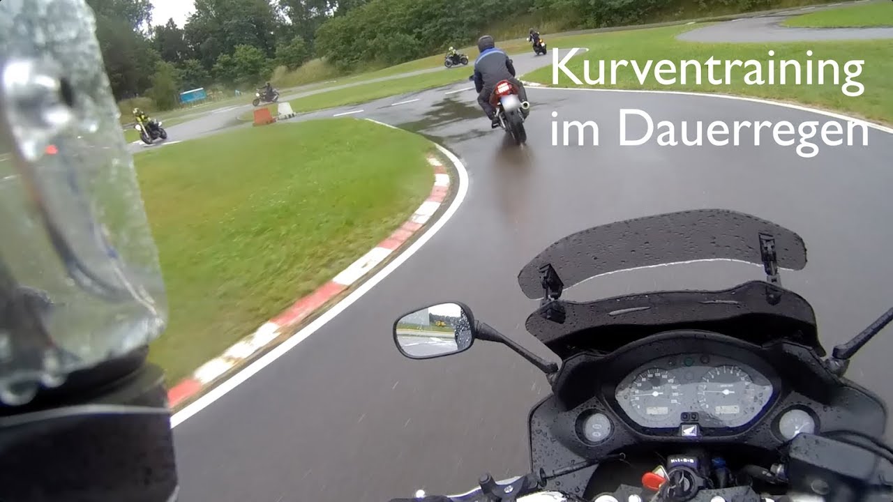 Motorrad Kurventraining im Dauerregen (ADAC Linthe, Schräglagen-Training, 2017)