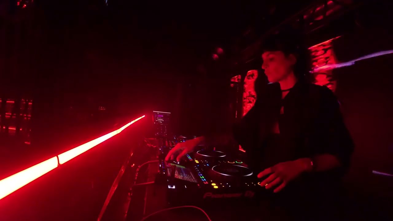 RABENT & CAROL NYX MOOG 19-10-2025