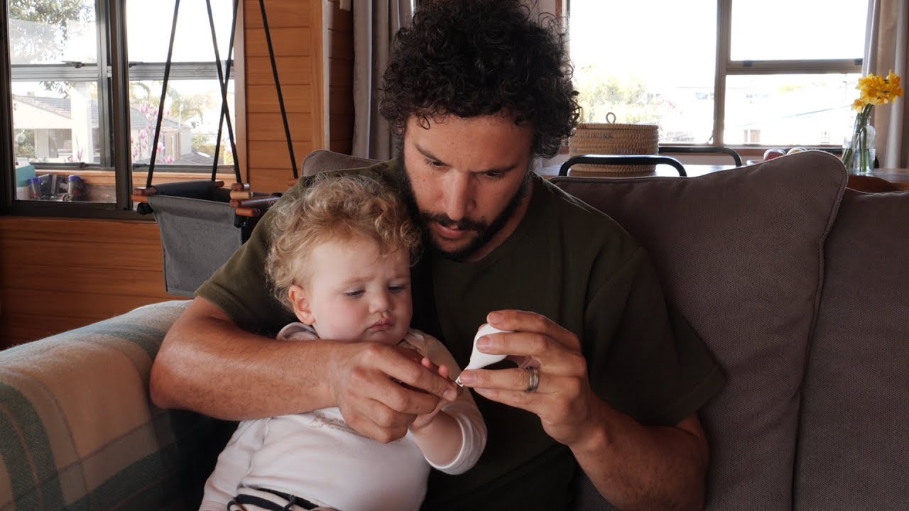 HOW TO CUT A BABY'S FINGERNAILS