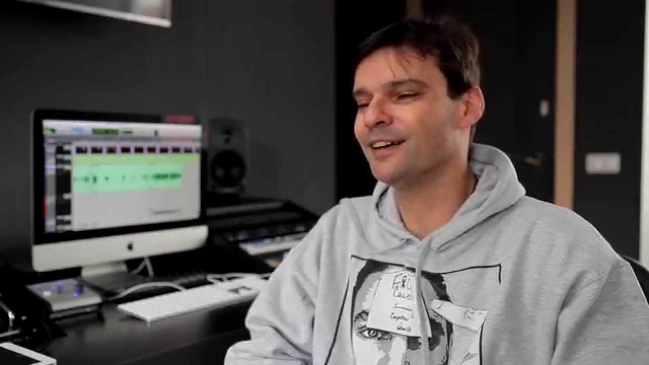 ENTREVISTA A: DAVID ROBLES [ LA VOZ DE CHRISTIAN GREY ]
