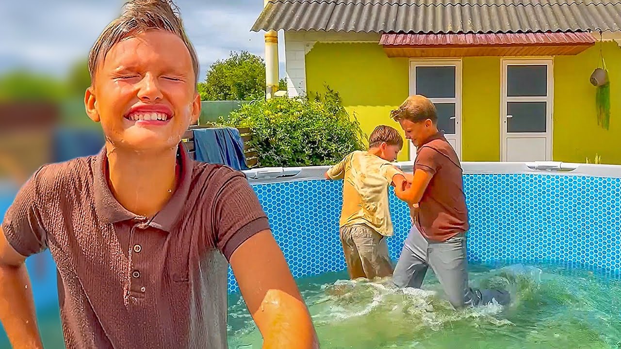 Albert ARUNCAT în PISCINĂ Îmbrăcat😂