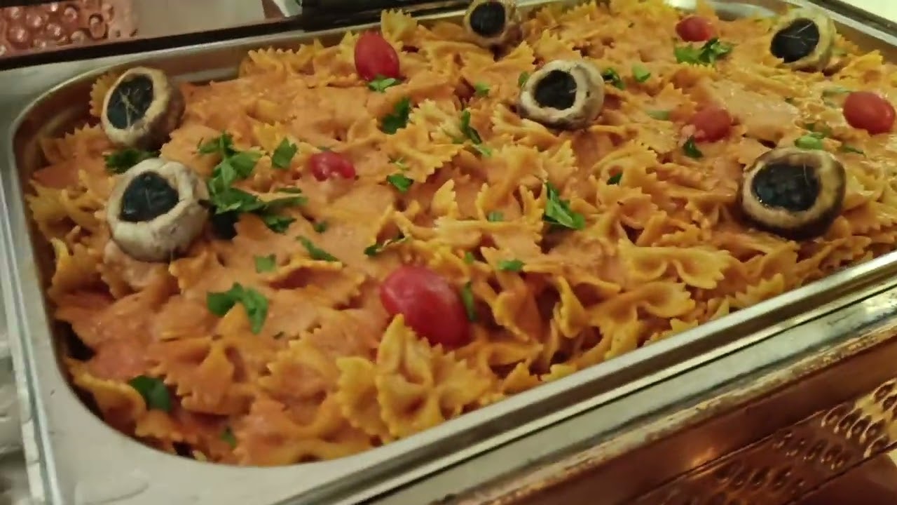 بوفيه الغداء بفندق بننسولا ورث بالمدينة المنورة 😍