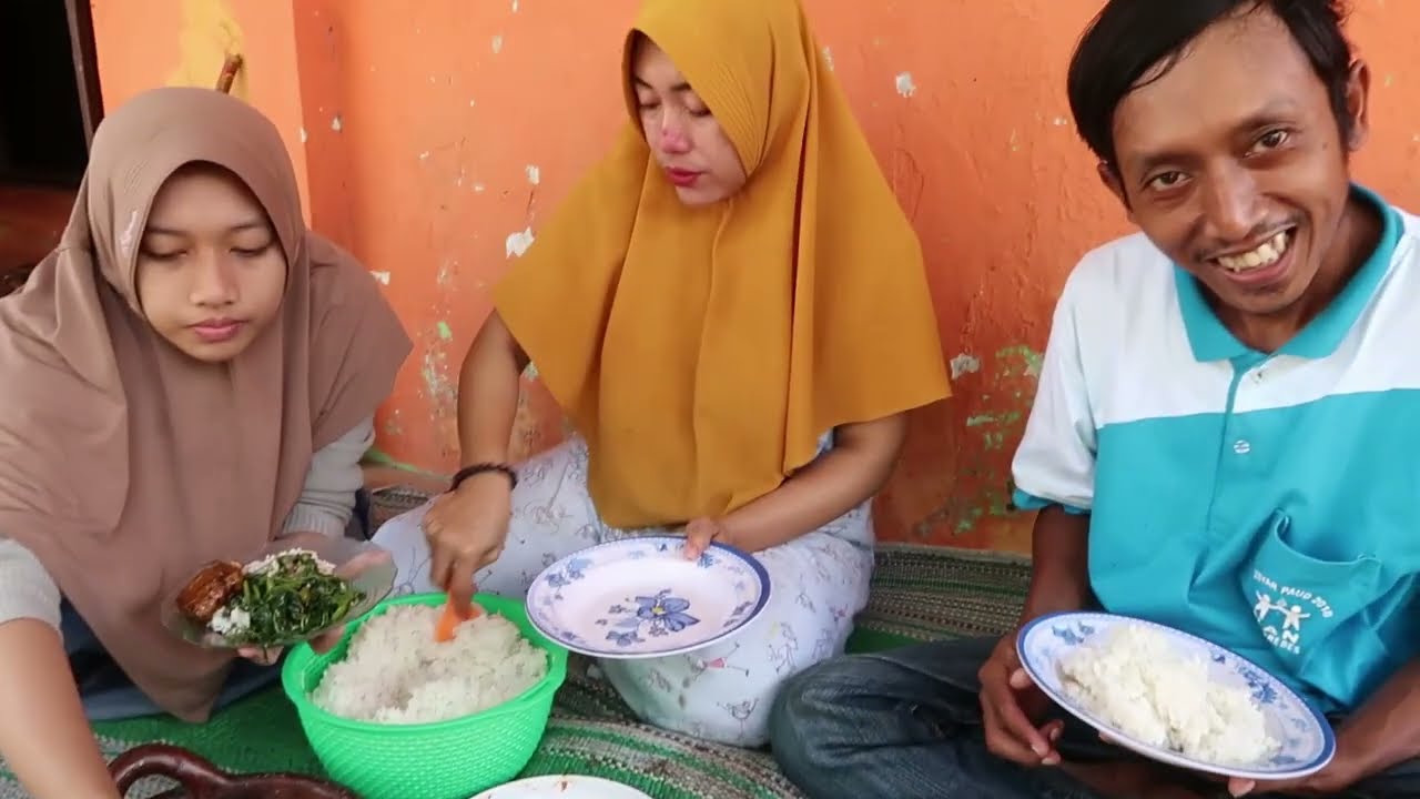 Hari Minggu di rumah saja⁉️ makan bareng suami, anak2 dan kang Dedi