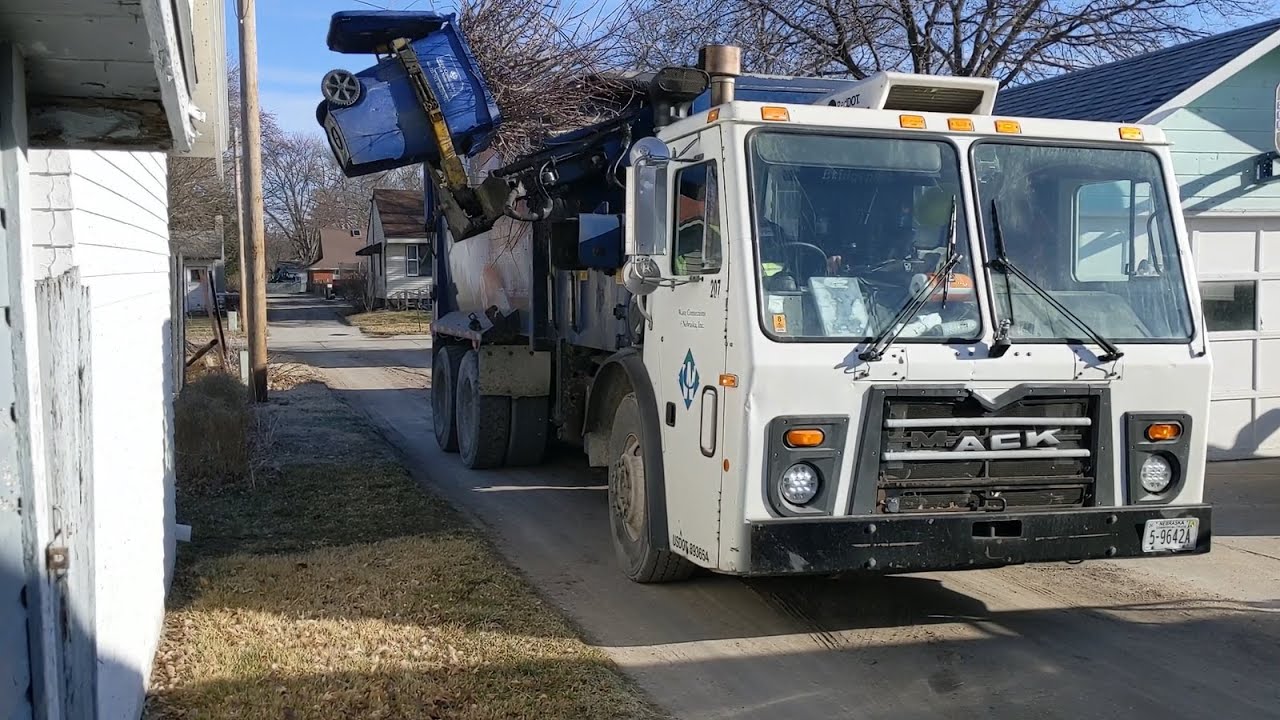 Garbage Truck Compilation - Midwestern Garbage Trucks in Action
