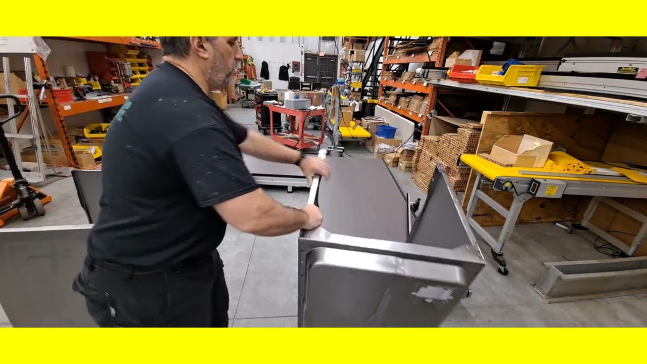 90° Turn Assembly Conveyor w Custom Transfer Plates & Guide Rail