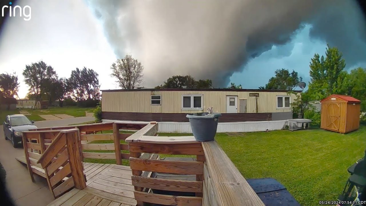 Dramatic Footage of the Tornado Hit Menasha & Appleton Wisconsin | Tornado