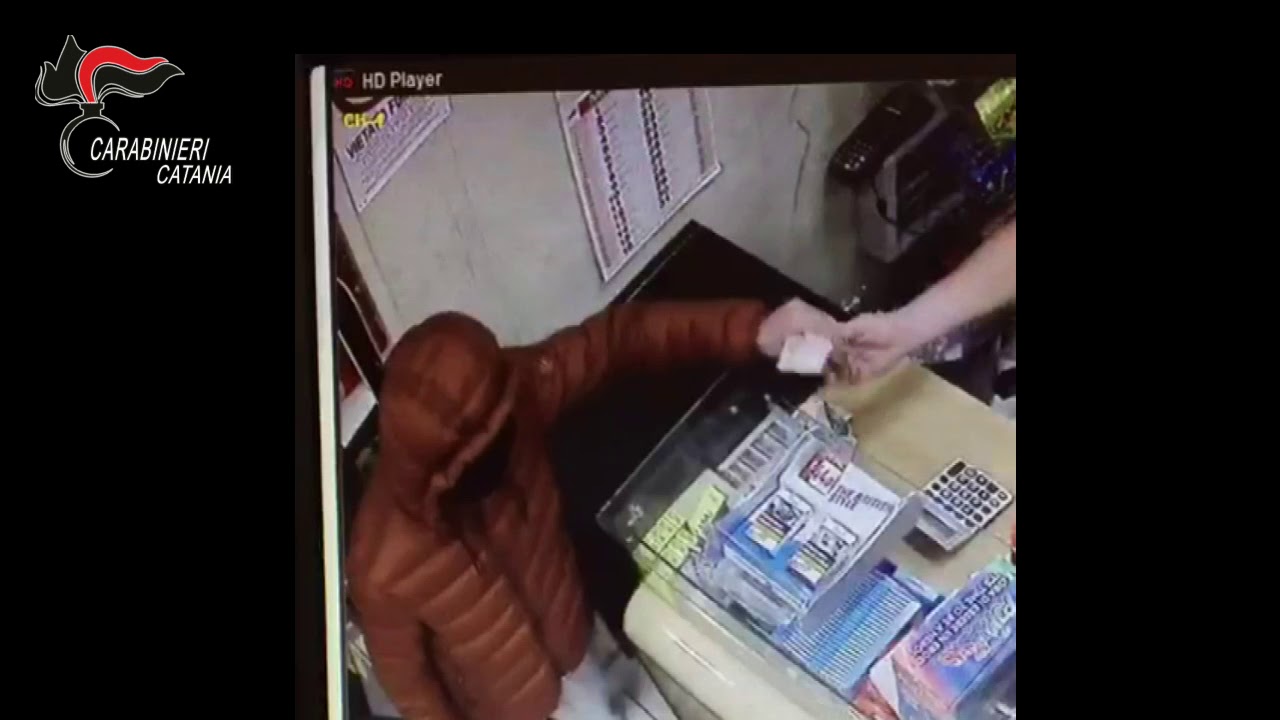 Catania, rapina a mano armata in una tabaccheria
