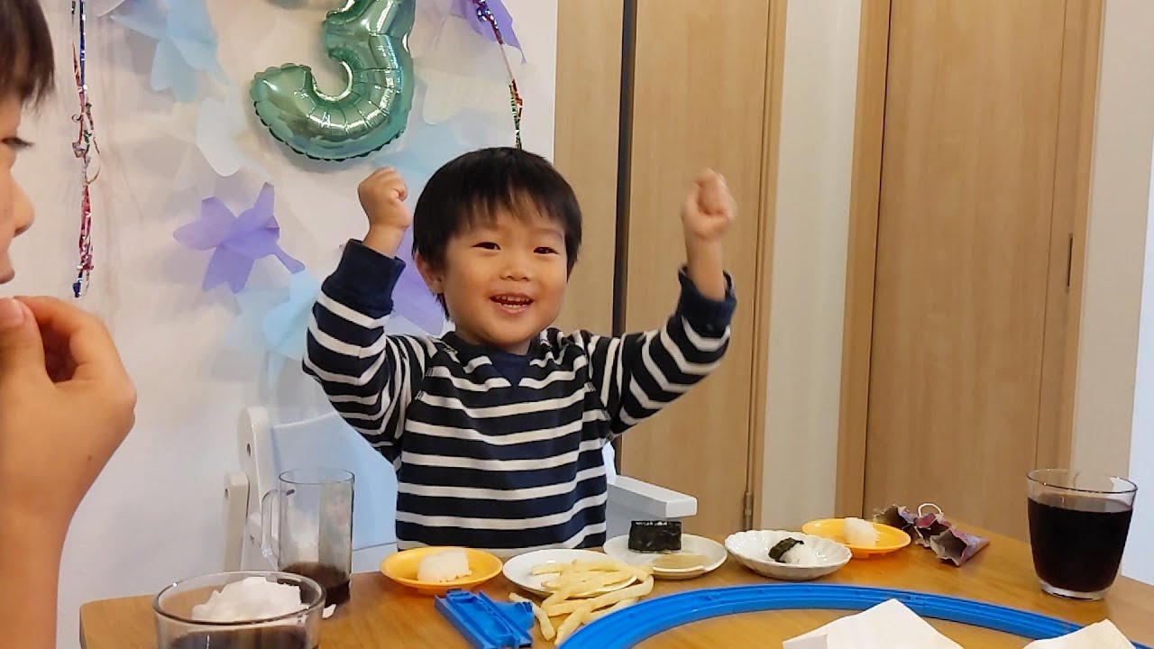 お誕生日はプラレールでお寿司ランチ　＃1598　ひなごんおいちゃんどんちゃん三兄弟vlog