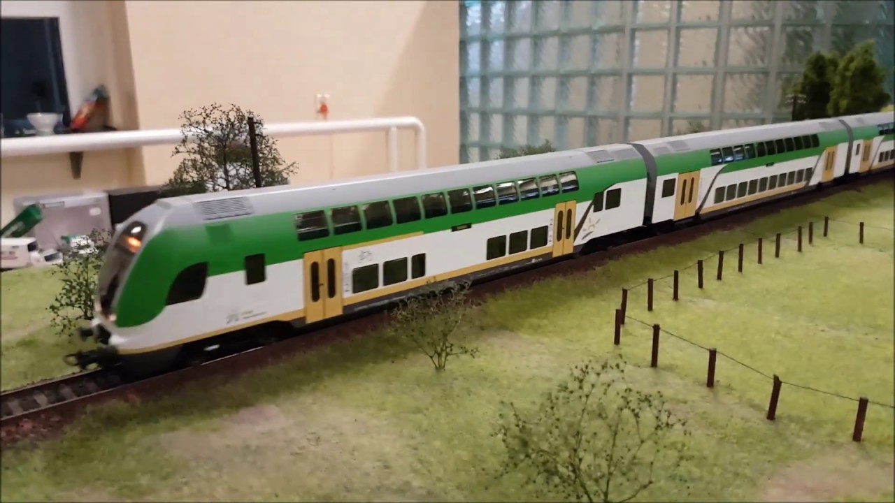 Elektrowóz Traxx 146.2  Koleje Mazowieckie plus  wagony piętrowe od Piko
