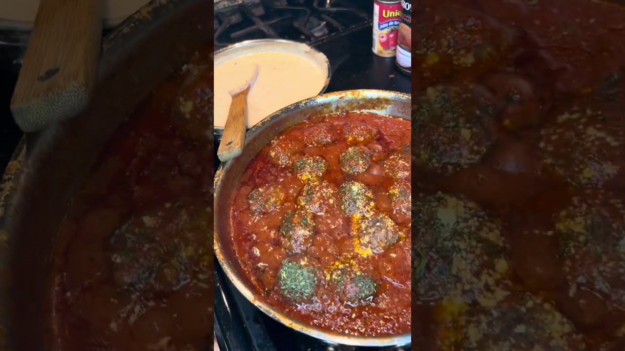 Meatballs with fettuccine pasta and white sauce 