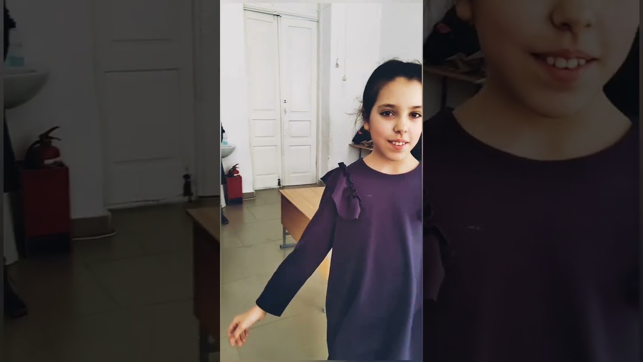 Фильм - две девочки на улице