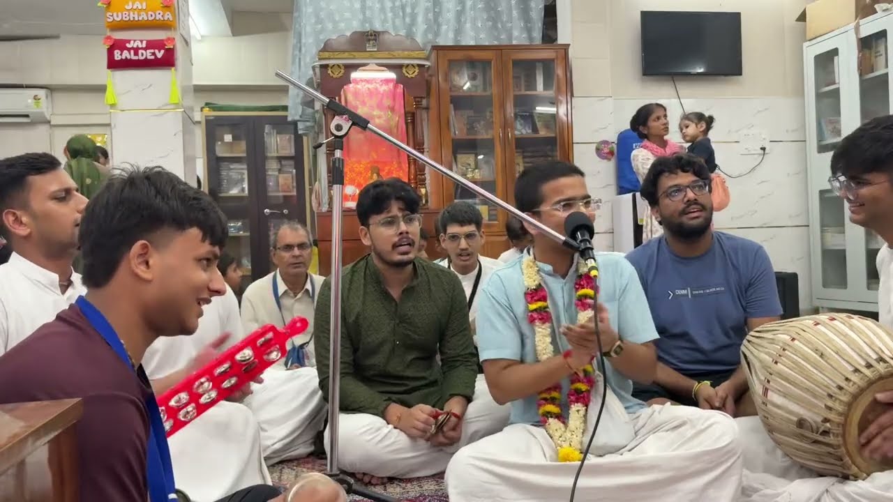 Ecstatic kirtan by HG Acintya Vithttala Prabhuji 