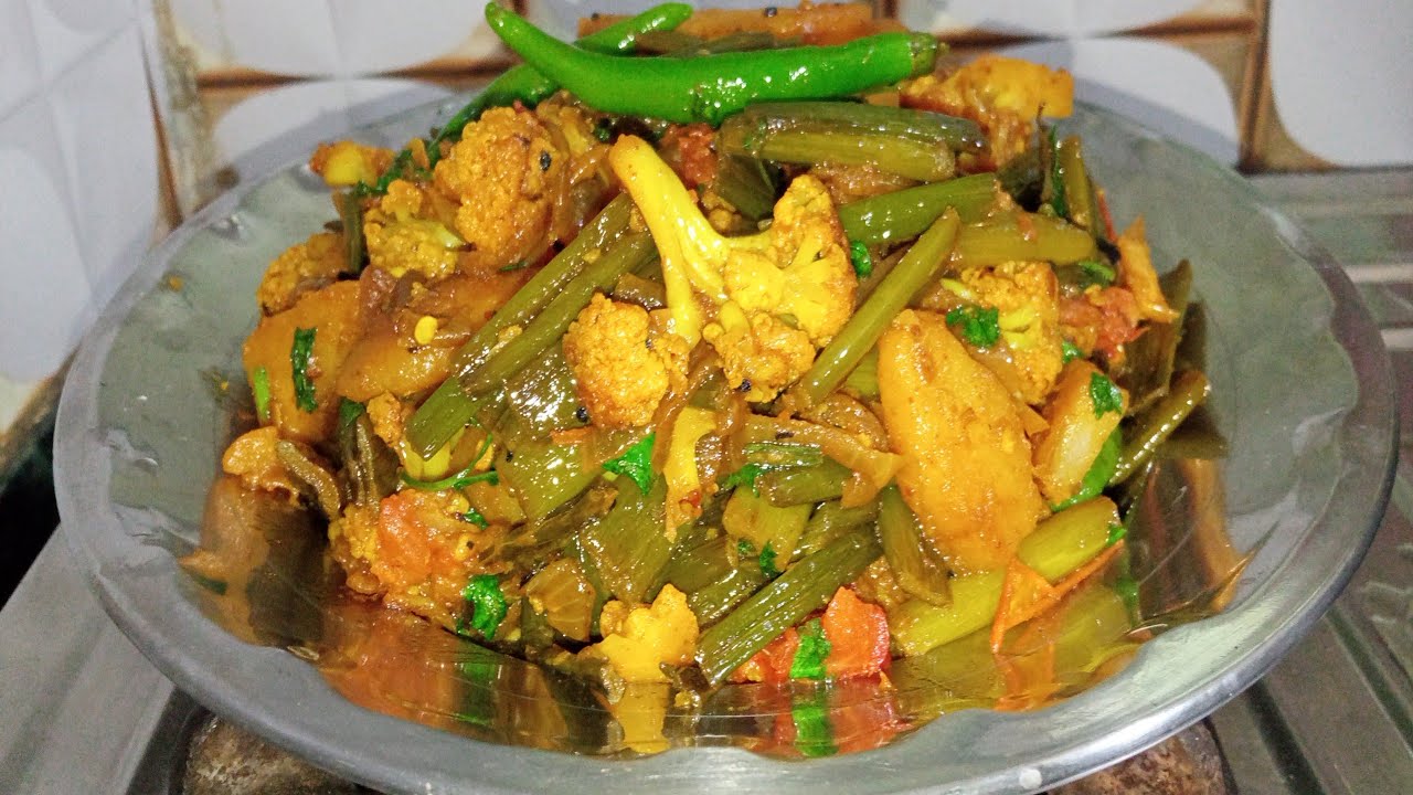 শীতের রাতে হোক বা দুপুরে,রুটি, পরোটা বা ভাতের সাথে এই  এক পদেই খাওয়া শেষ হয়ে যাবে।।  