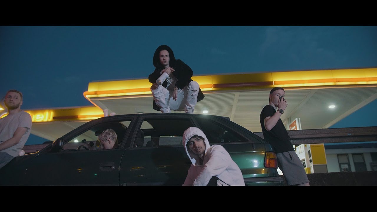 AyLien - HOLD UP prod. by RoBeatz [Official Video]