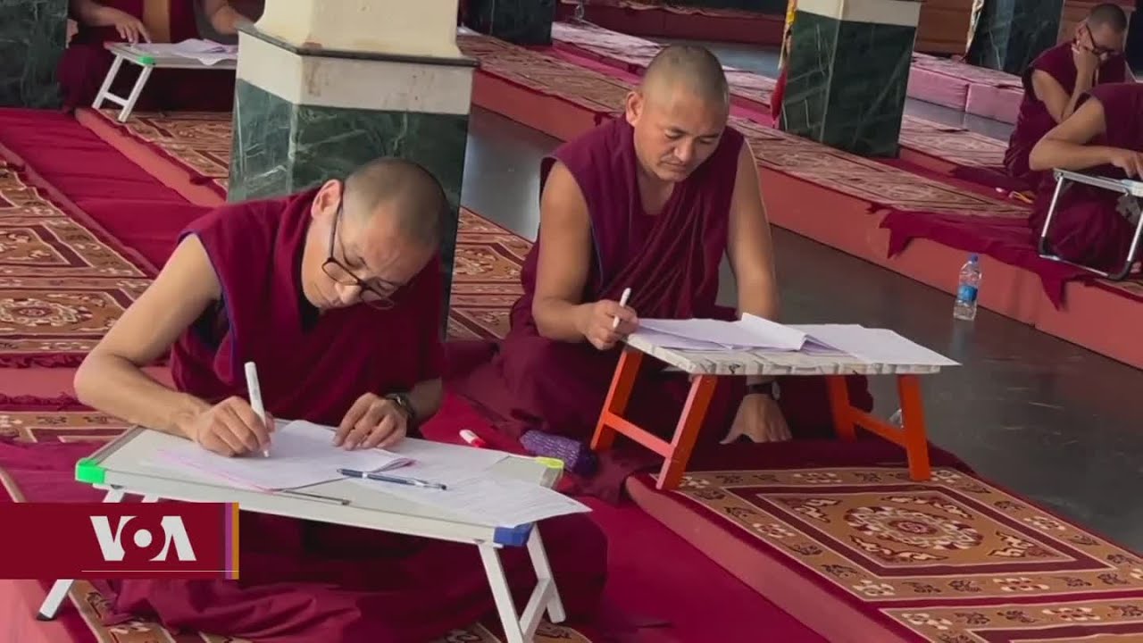 དགེ་ལུགས་ལོ་འཁོར་རྒྱུགས་སྤྲོད་ཆེན་མོ། Great Geshe Examination held in South India