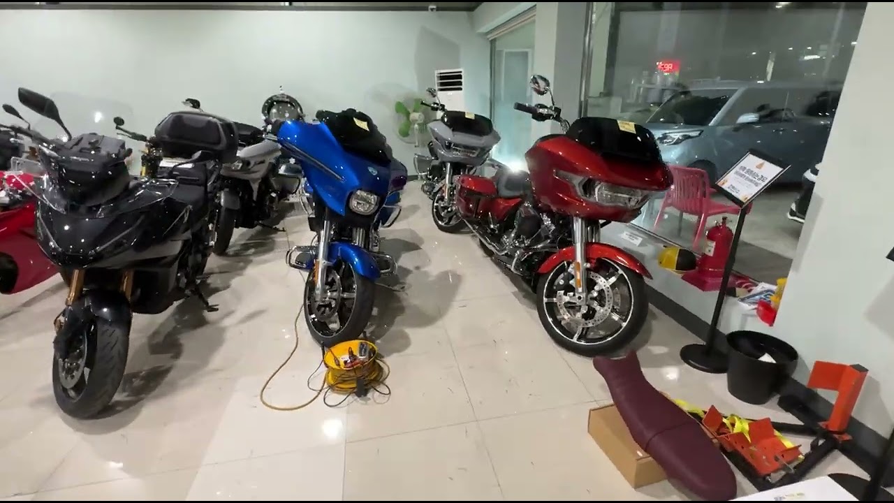 Harley Davidson Street Glide 2024Harley Davidson Road Glide 2024 