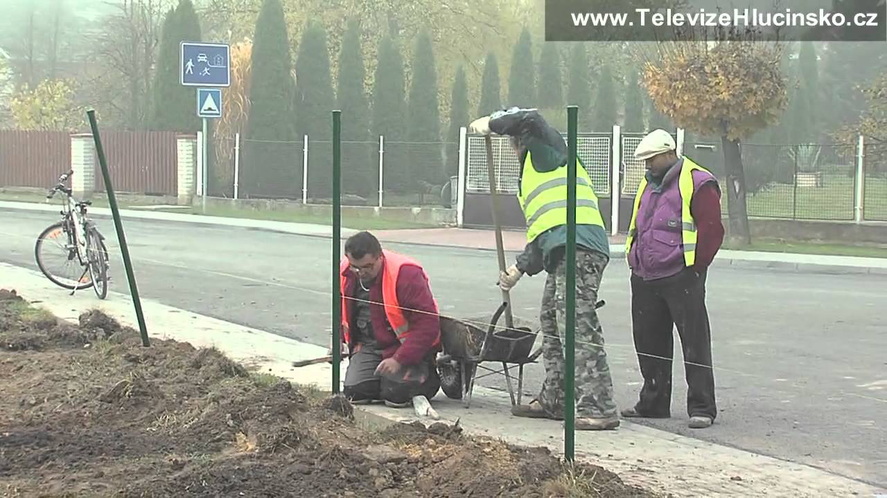 Třebom: rekonstrukce hřiště (31.10.2011)