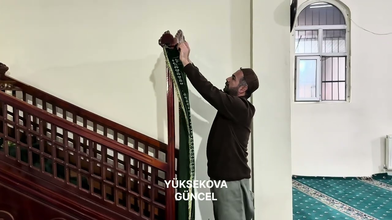 Yüksekova’da camiler ramazan ayına hazır: İbadethaneler gül kokularıyla arındırıldı