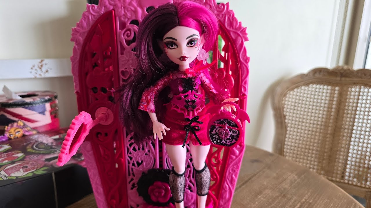 Monster High Skulltimate Secrets Draculaura Garden Mysteries