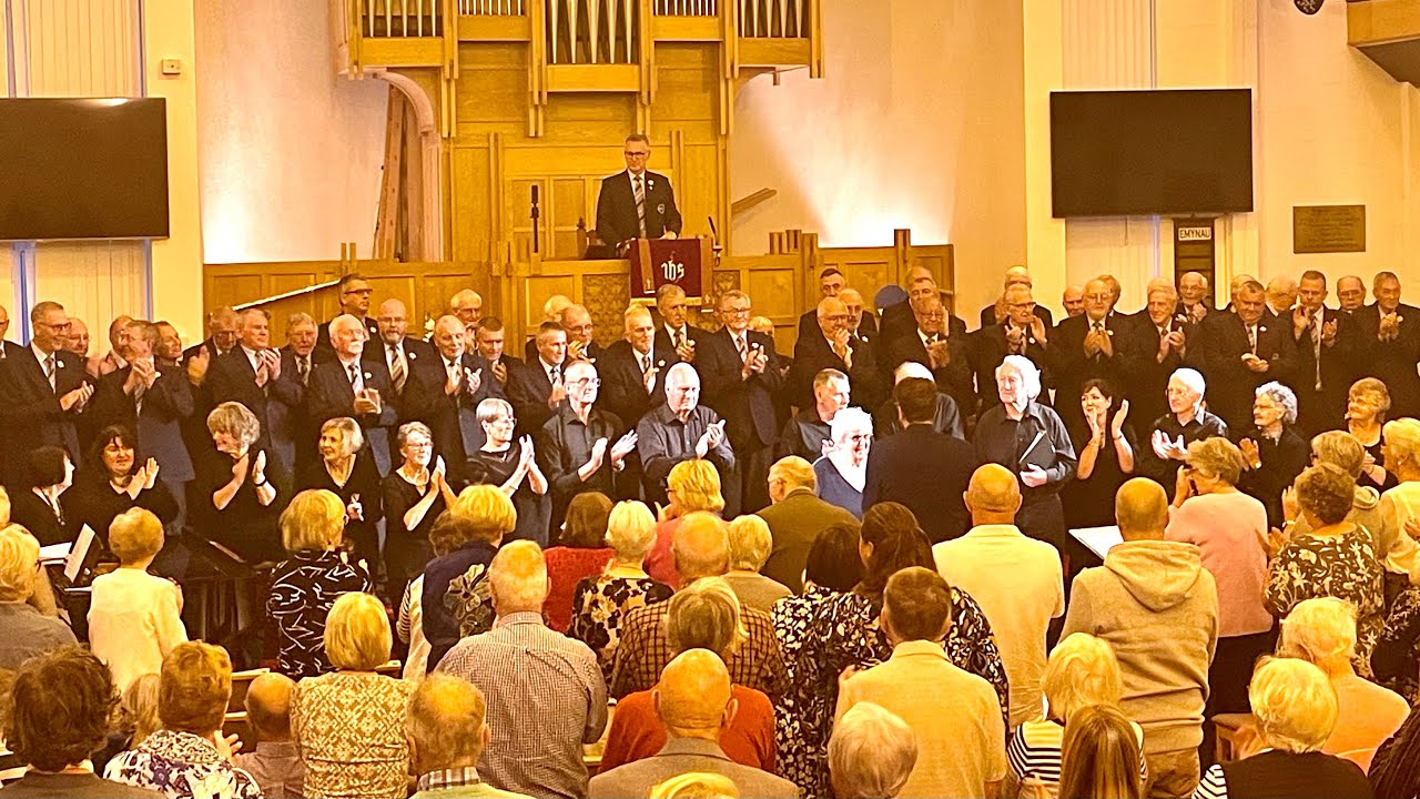 The Welsh National anthem. Bridgend Male Choir, Bridgend Tabernacle Choir/Anne Wilkins.