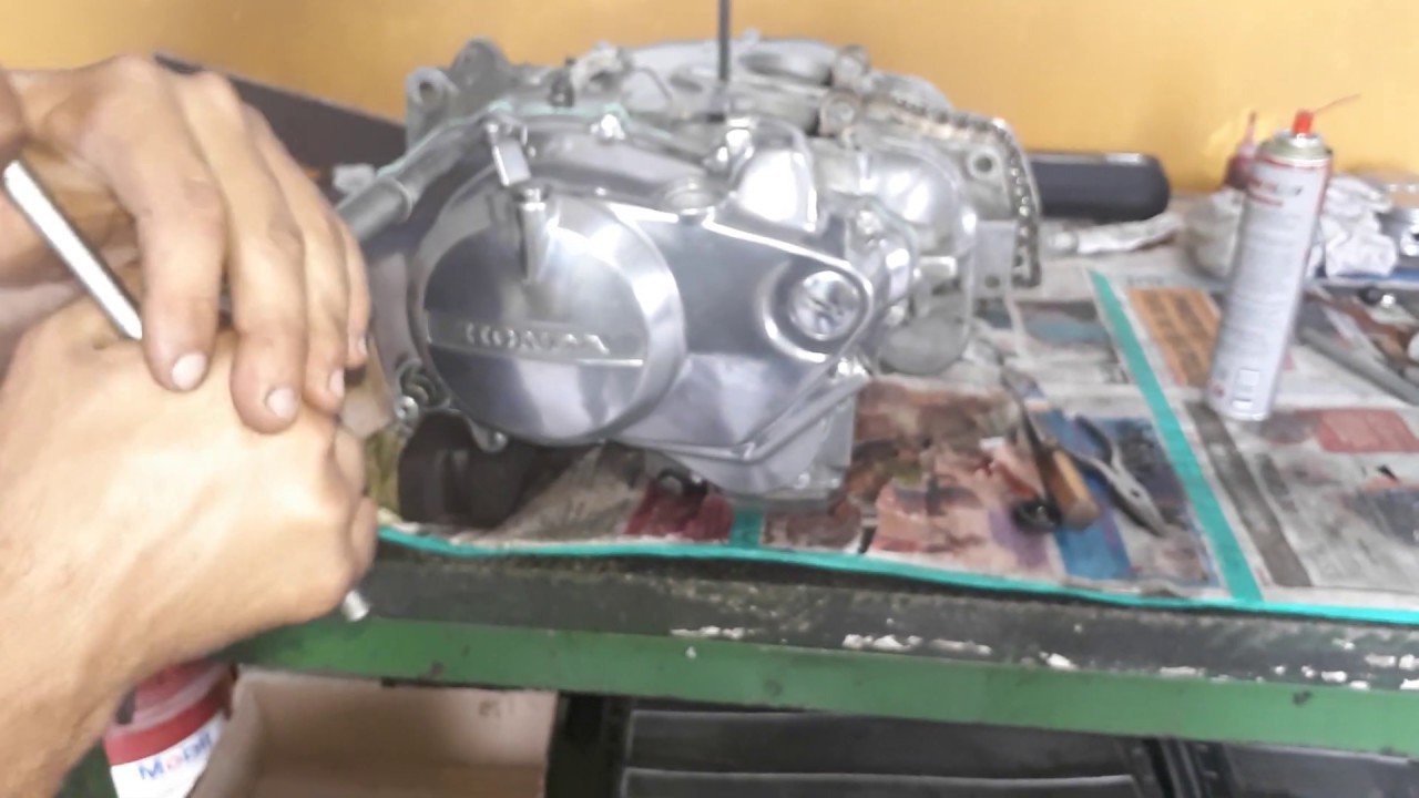 Montagem do motor da CB 400 parte 09, tampa da embreagem