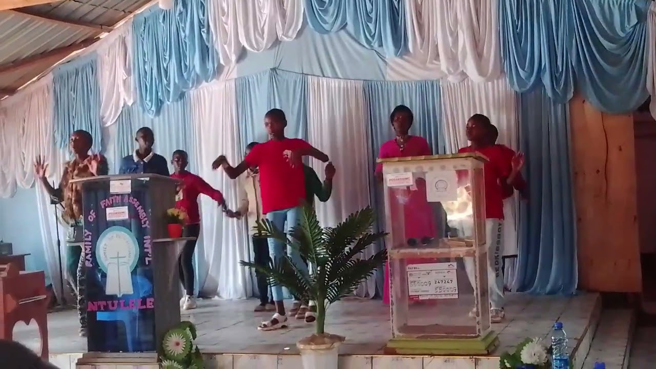 Watoto wa cezeya , nakumuabudu mungu  vizuri sana 