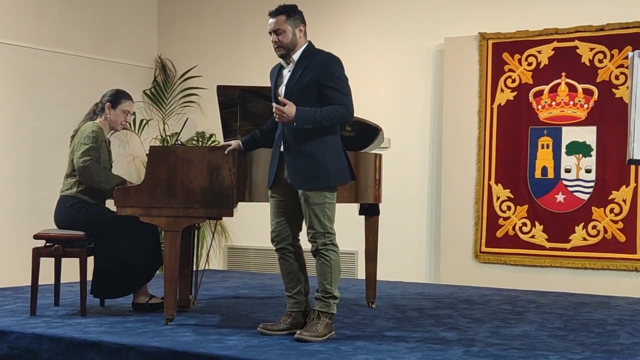 El tenor Jonatan Martínez cantando el Ave María en la Sala Al-Artis de Alalpardo