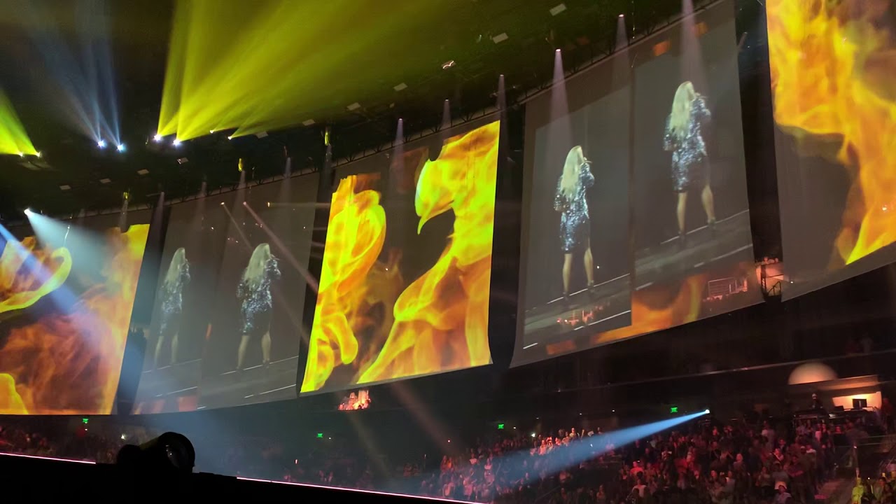 Carrie Underwood Before He Cheats (The Cry Pretty Tour 360)