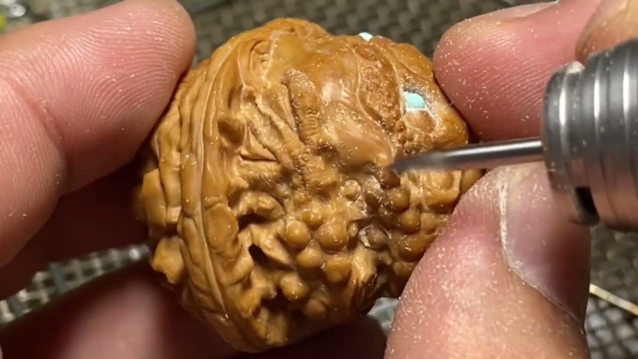 Walnut Transformation Golden Eye Toad|hand carved