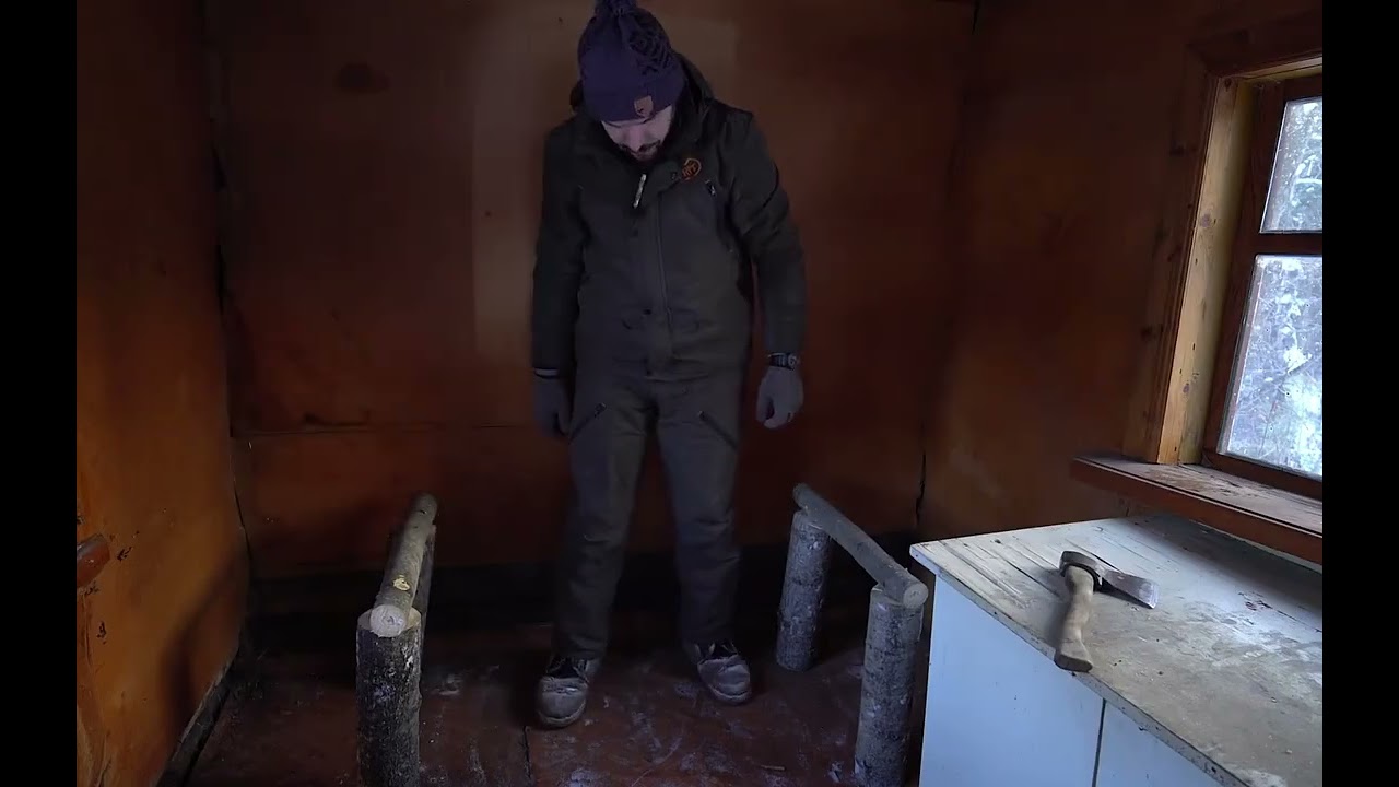 Winter Night in a Forgotten House #StressRelief #WildernessBuilding #OutdoorBuilding