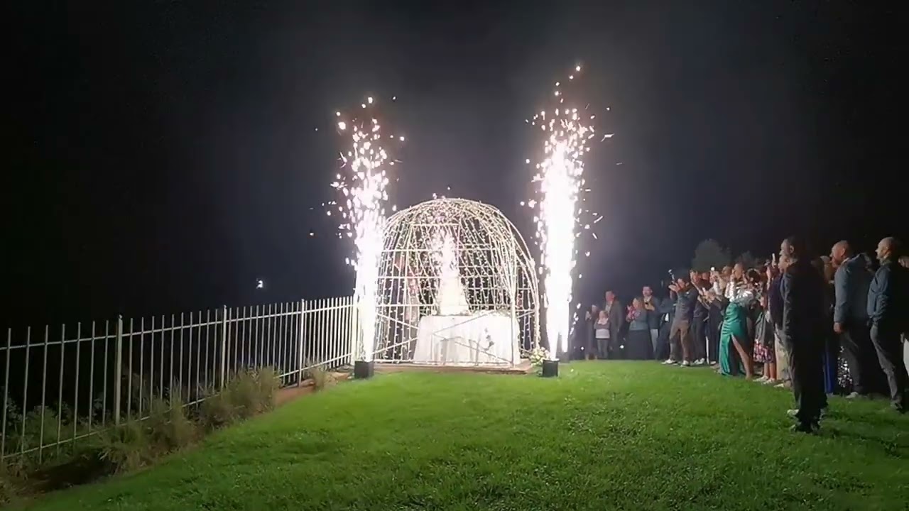 Matrimoni in Toscana con fontane fredde luminose scintillanti sparkular by Sandrojoe