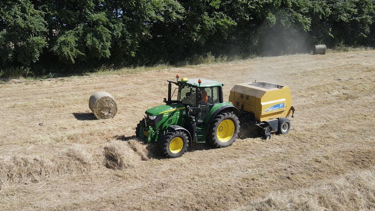 JOHN DEERE 6130M тюкует СЕНО!