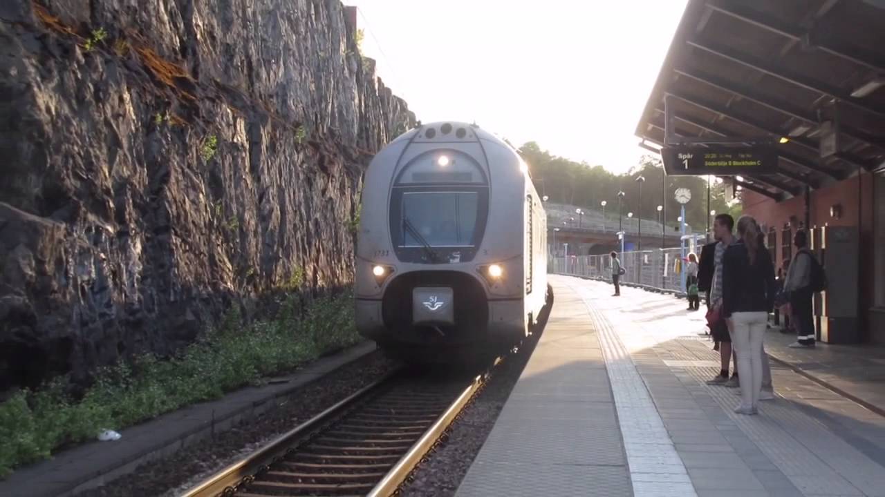 X40 ankommer Strängnäs station