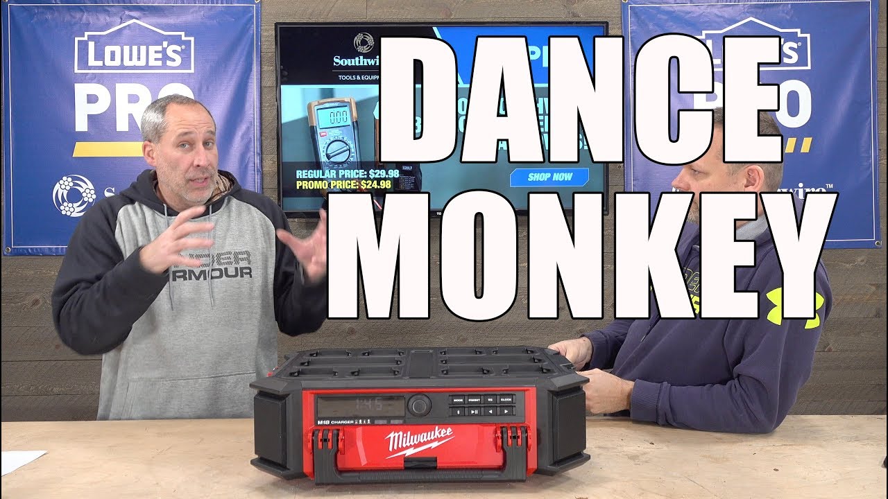 Радиостанция Milwaukee M18 Packout для работы на строительной площадке