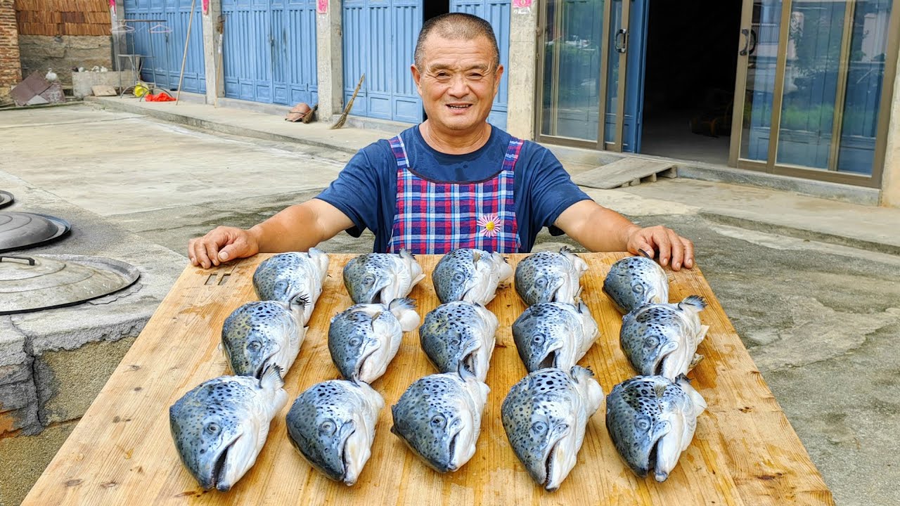225買19個三文魚魚頭，大叔做豆豉燒魚頭，湯汁拌飯吃爽了