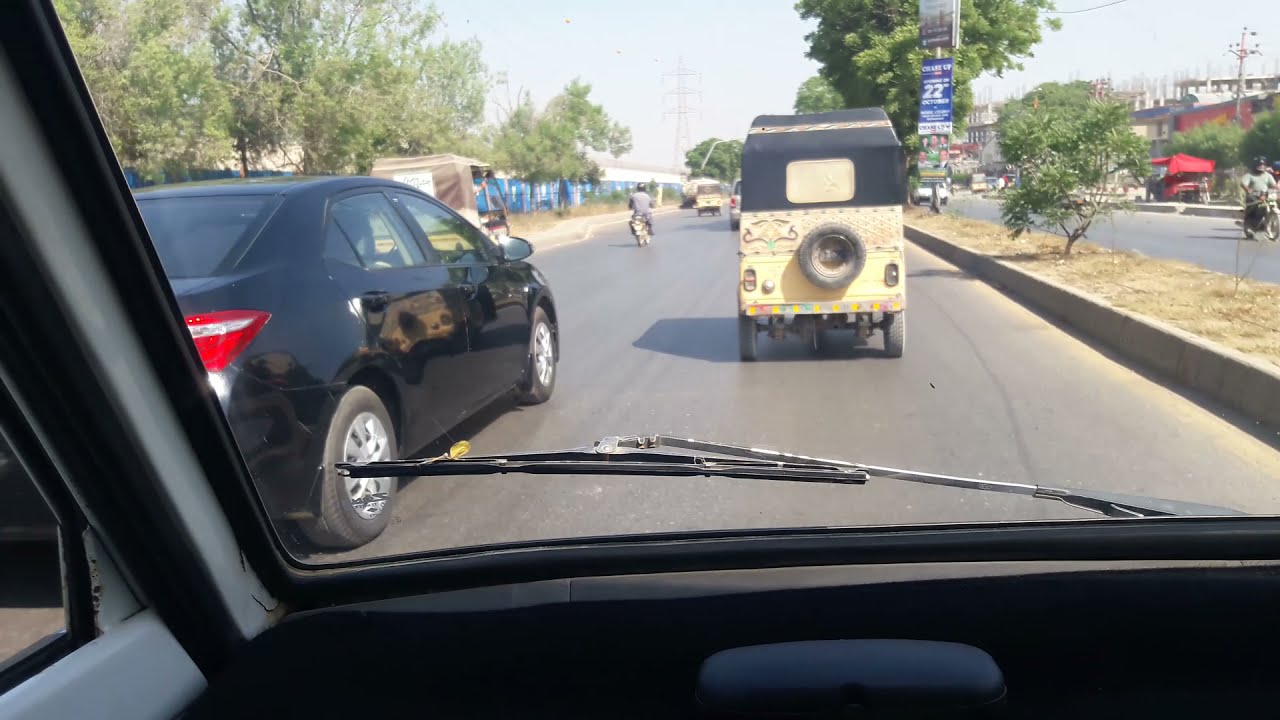 I love Karachi ....driving in model colony karachi Airport