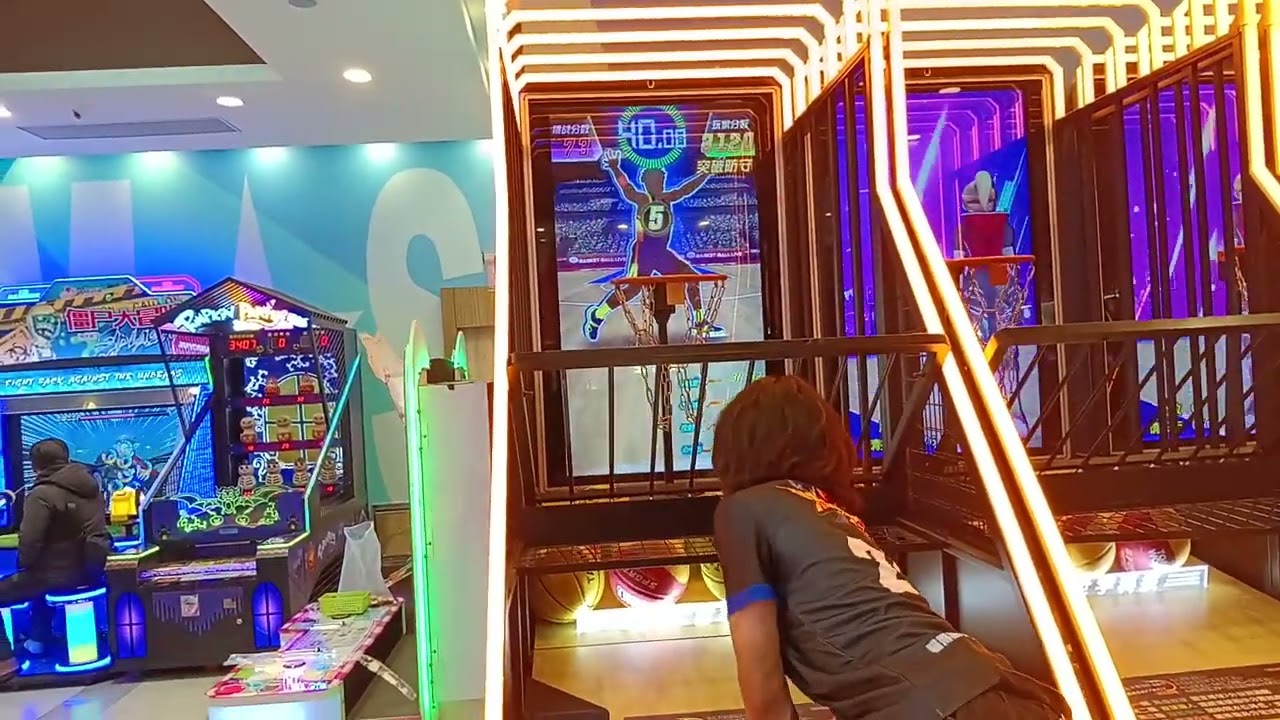 炫動投籃機2代跟no.246政男哥雙打12顆硬球可以6400嗎？#投籃機 #arcade #籃球機 #籃球 