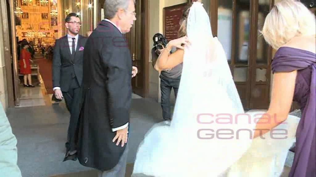 Sara Carbonero, de blanco en la boda de Susana Guasch